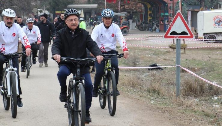 Cumhurbaşkanı Yardımcısı Oktay, 10 Ocak Çalışan Gazeteciler Günü bisiklet sürüş etkinliğine katıldı<br>